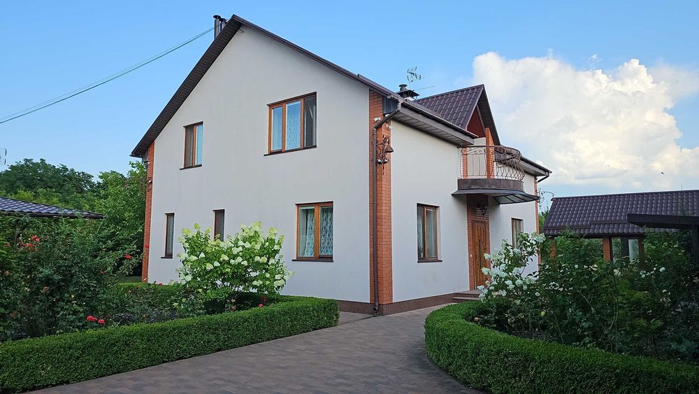 Новий сучасний, котедж в селі  – з усім заходь та живи. Є відеоогляд