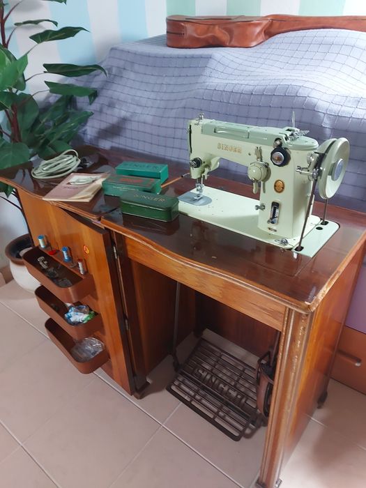 Máquina de costura Singer 319K