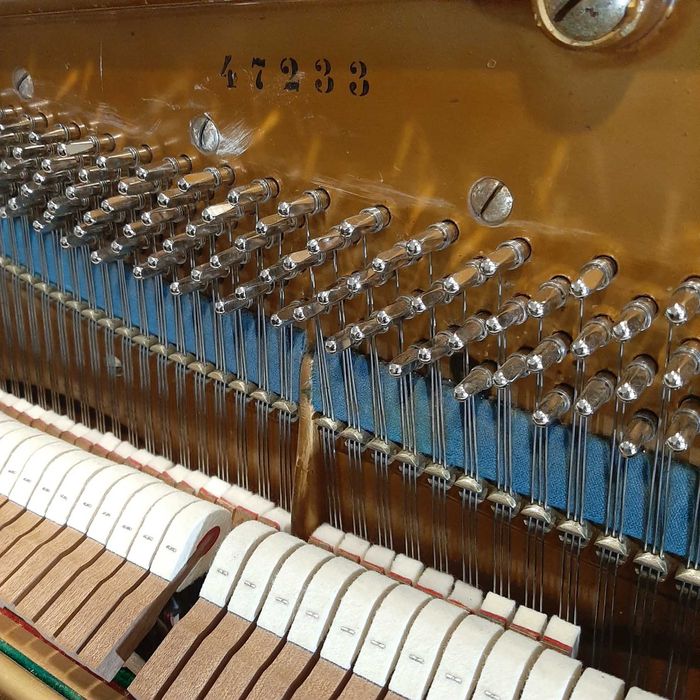 Piano vertical C.Bechstein