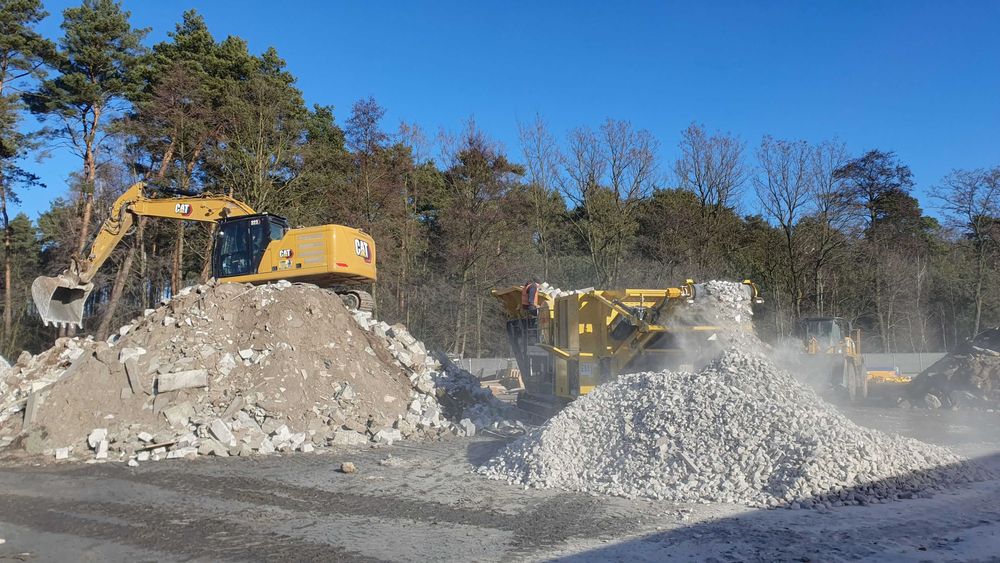 Wynajem kruszarki - usługi kruszenia gruzu, żelbetu, kamieni, asfaltu