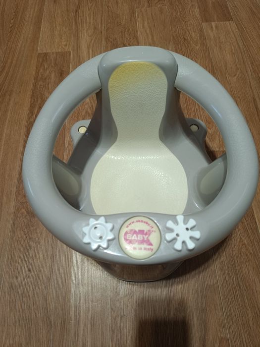 кріселко для купання малечі