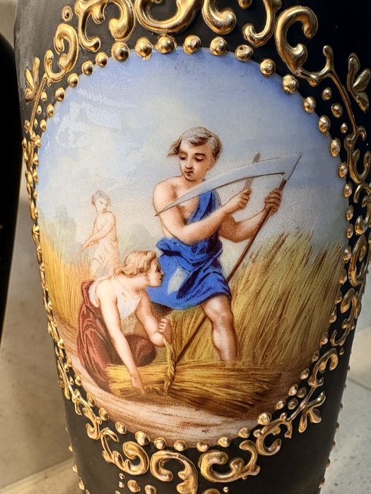 Par de grandes magníficas jarras-vidro opalino c. pinturas miniaturas