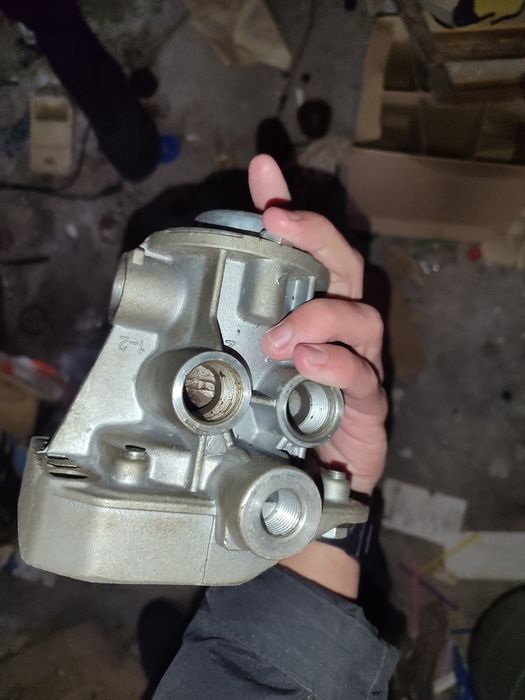 Кран гальмівний причепа Fruehauf Шмітц Koegel Крона