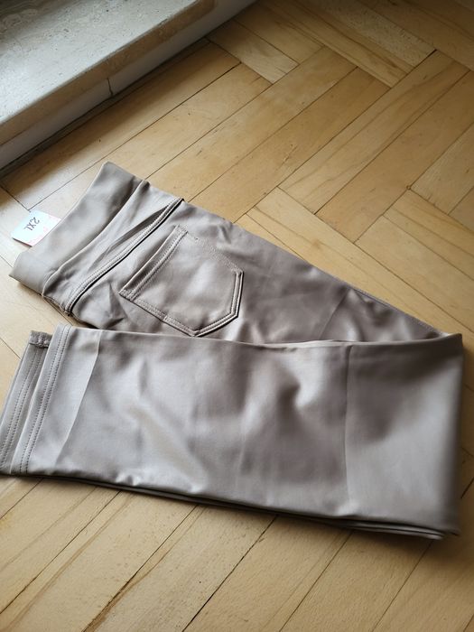 Spodnie leginsy jasny beż r. 44