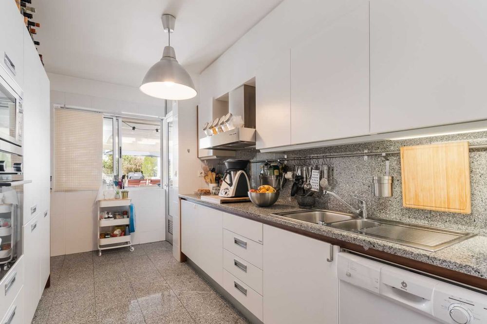 Apartamento T2 com Piscina e Terraço no Condomínio do Parque