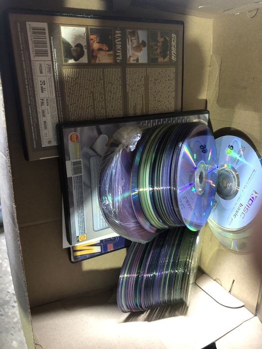 CD диски різні .