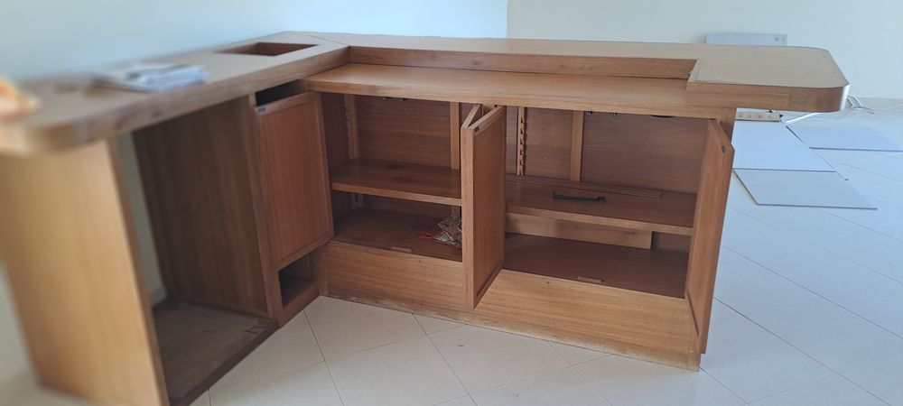 Bar em madeira fabricado por carpinteiro boa qualidade