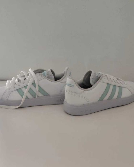 Ténis brancas ADIDAS mulher 38 - novas, por estrear