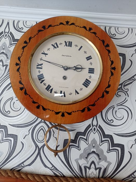 Продам годинник миханічний.