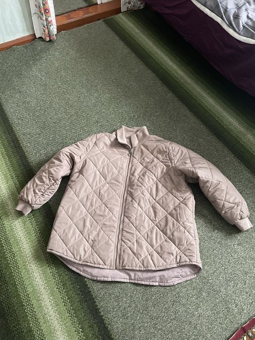 Куртка жіноча  б/ у в ідеальному стані, бежевого кольору,