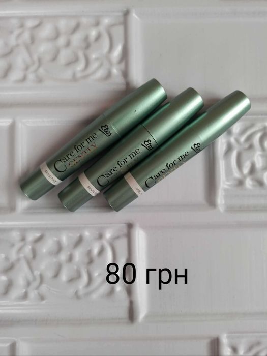 Косметика туш, помади, підводка для очей)