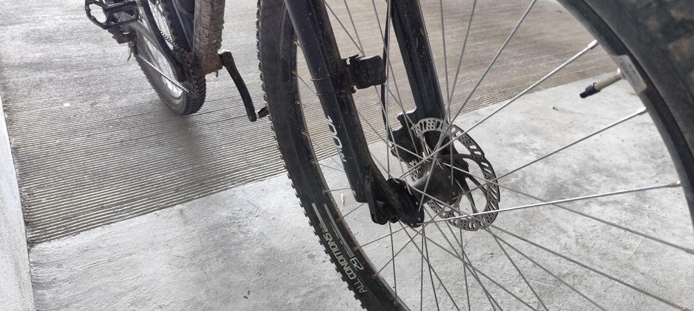 Vendo bicicleta BTT roda 29"