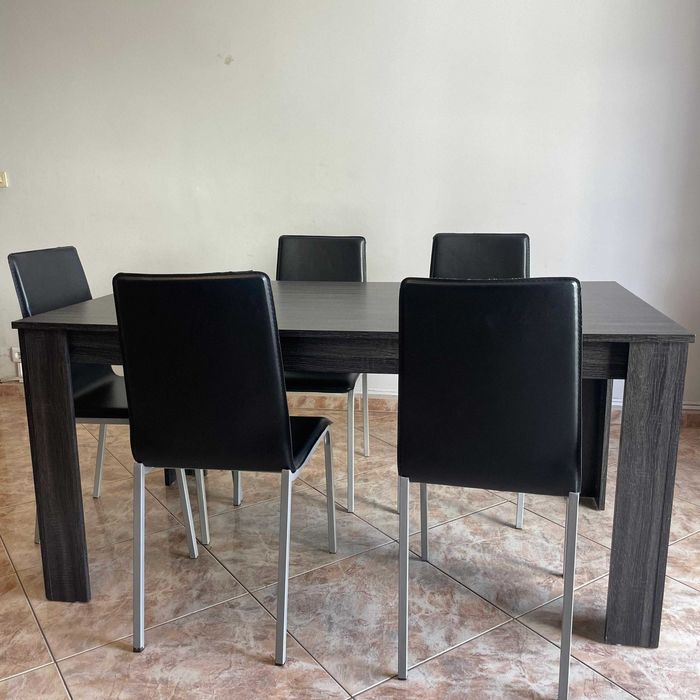 Mesa de Jantar em tom Wengué / Preto