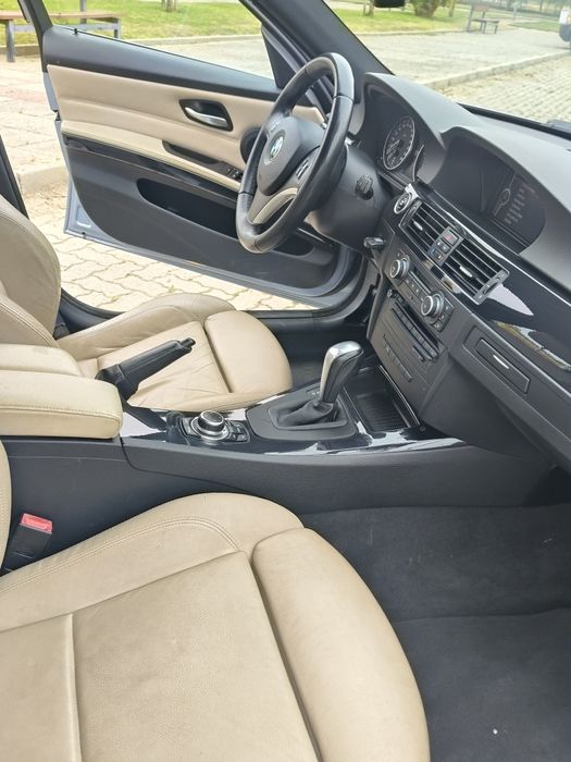 BMW 320d Touring Auto Nacional • 123 mil km • Panorâmico • Pele
