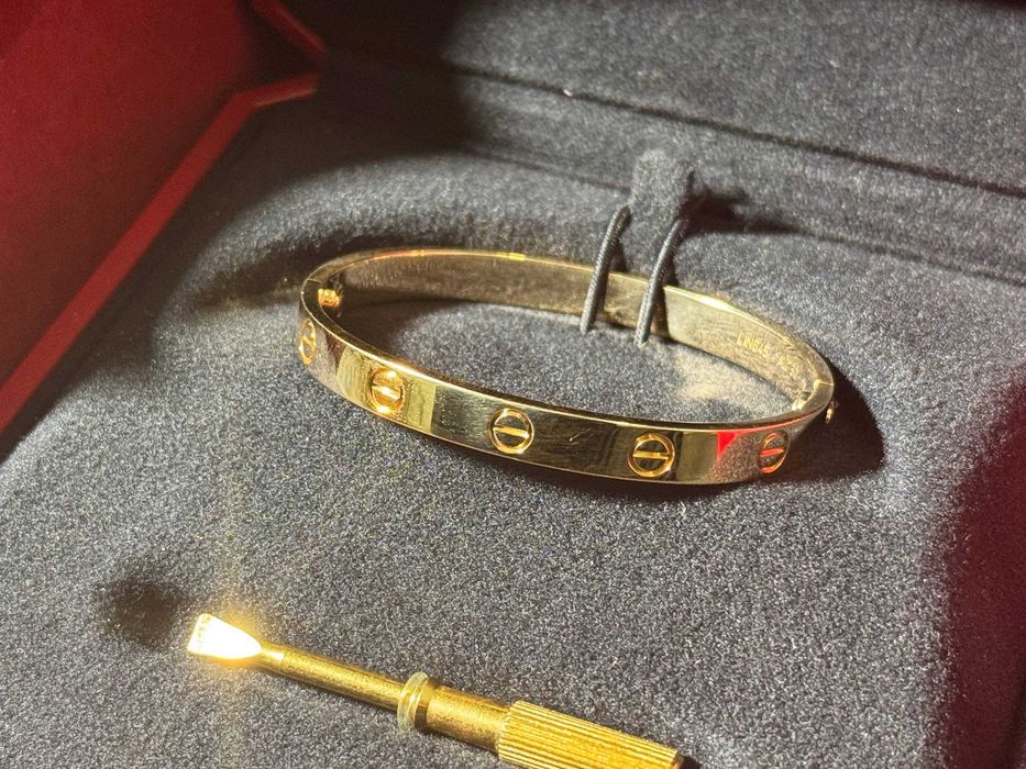 Cartier LOVE bracelet, Yellow gold, Size 16