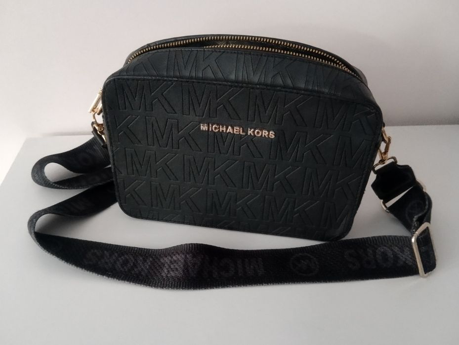 Сумка кросс-боді Michael Kors чорного кольору.