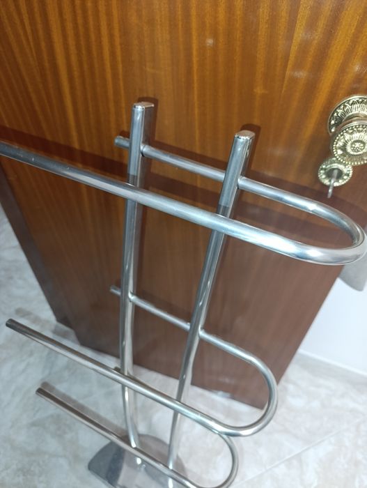 Toalheiro com cerca de 80cm436003807292958722