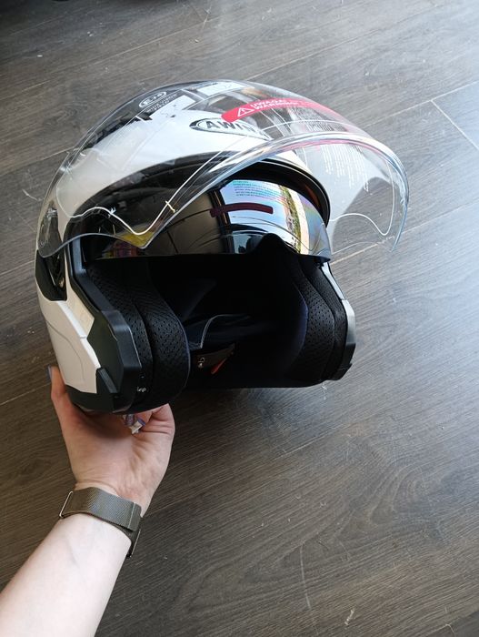 Nowy kask otwarty z blendą awina biały