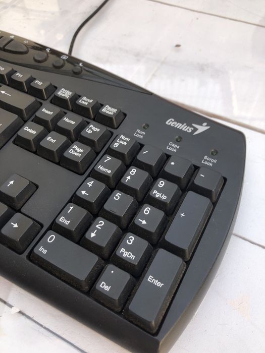 Teclado com entrada antiga