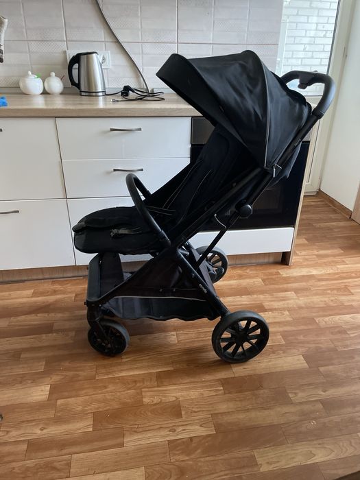 Прогулянкова коляска