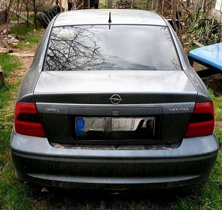Опель вектра Б на ходу