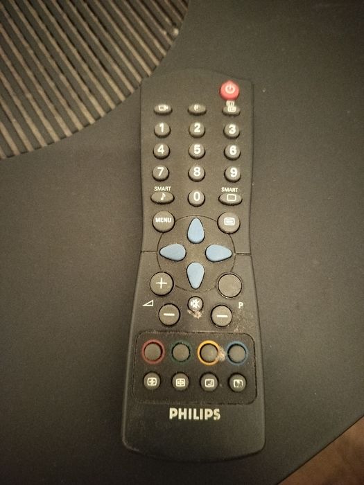 TV marca Philips c/comando