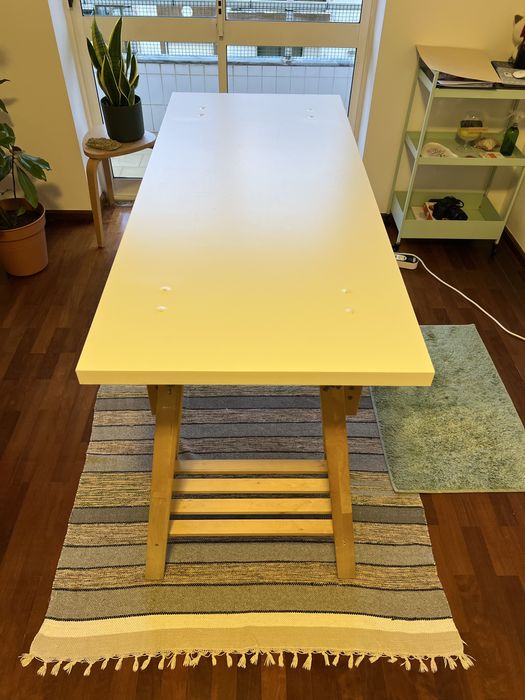 Secretária IKEA com cavalete– 140x60 cm