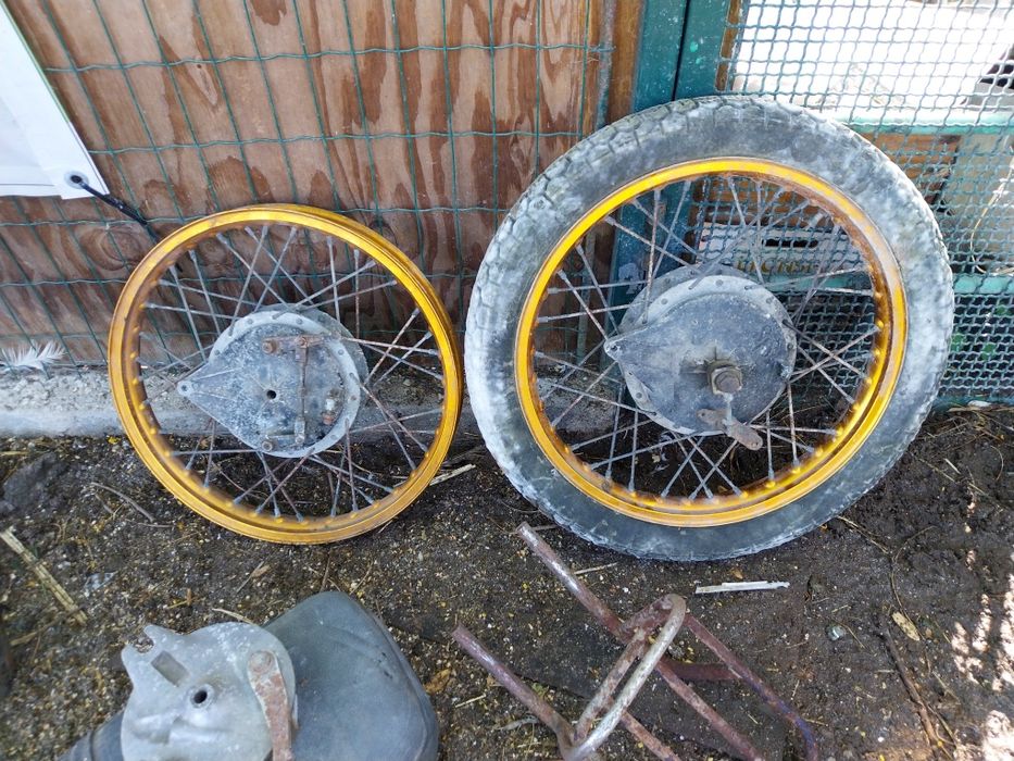 Lote de peças antigas de motorizada.