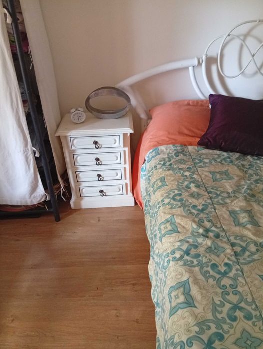 Cama de ferro em branco