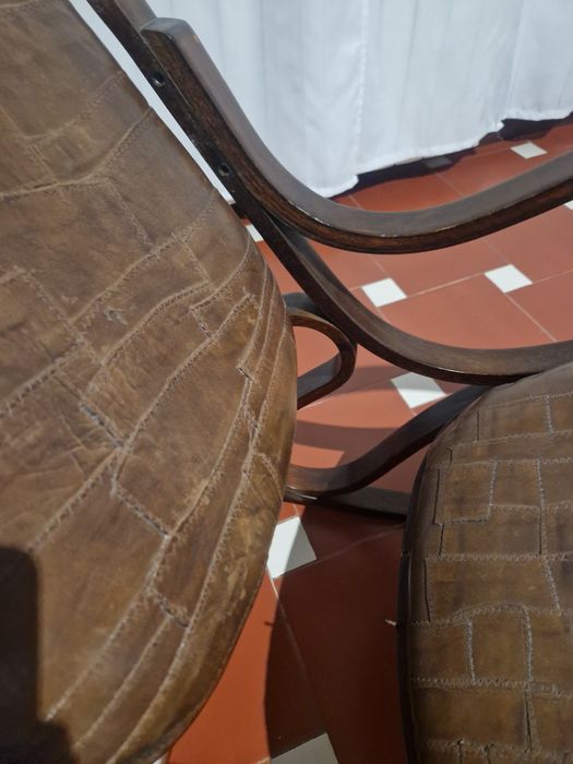 Cadeira baloiço pele