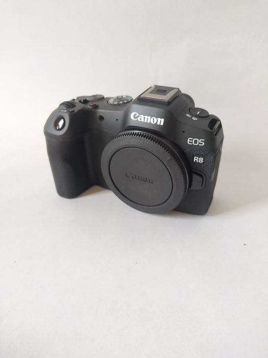 Повнокадровий  фотоапарат Canon EOS R8 Body (5803C019) Новий / Гарантія / Р8 Боді