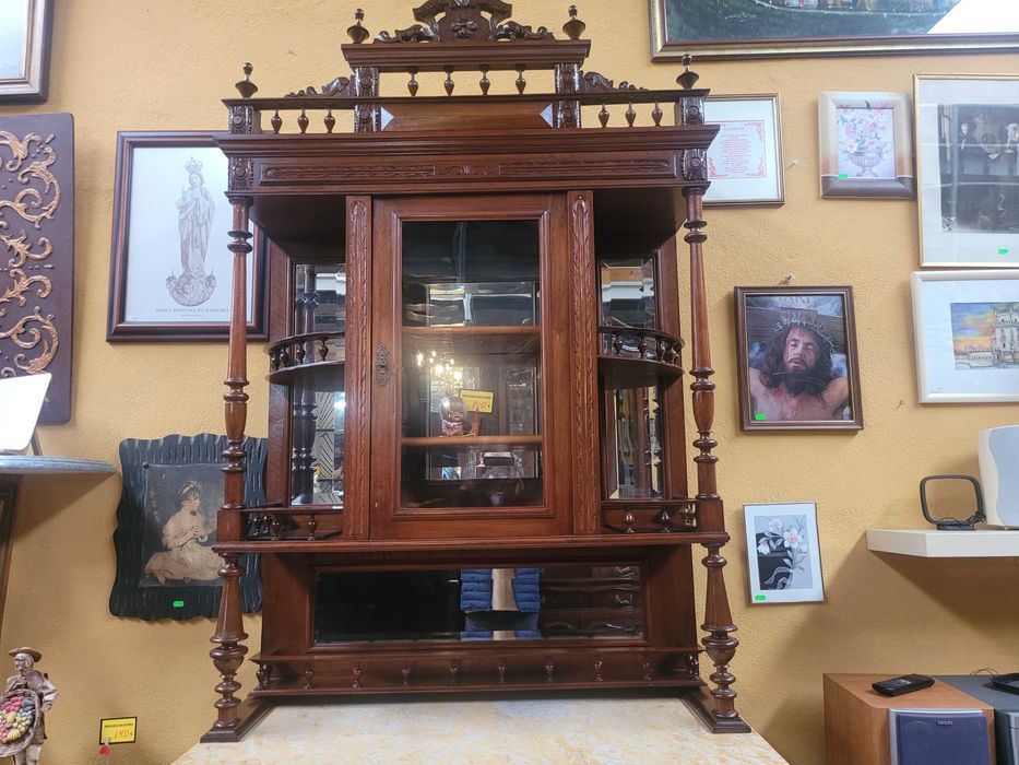 Enorme móvel antigo em madeira maciça com tampo em pedra e es