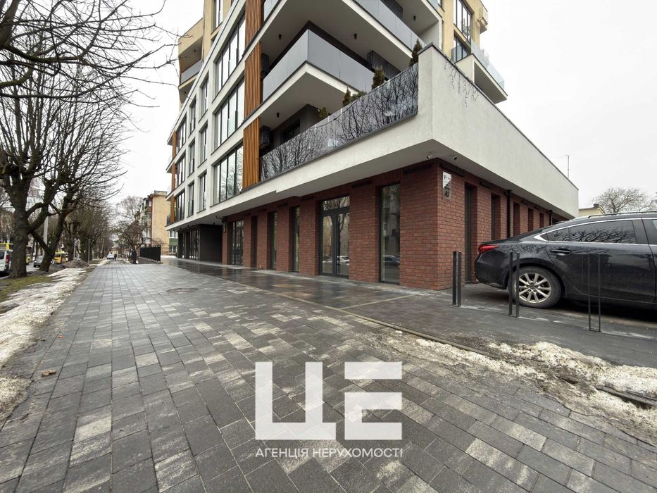 Продаж комерційного приміщення. 204кв.м. Фасад. вул. Окружна 43.