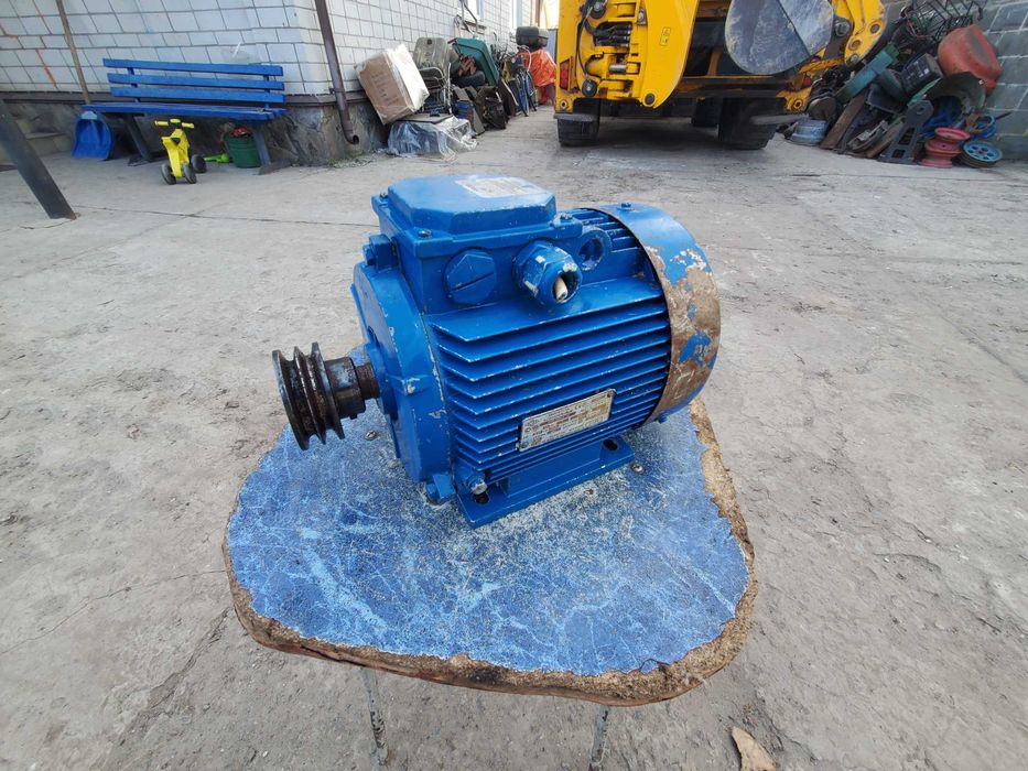 Електродвигатель електромотор АИР 100L8 1.5 квт 750 об/мин 220/380В