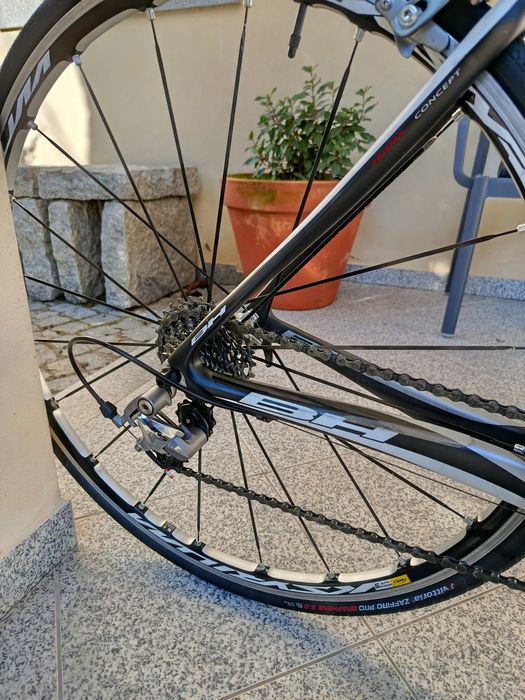 vendo bicicleta estrada BH prsma total carbono