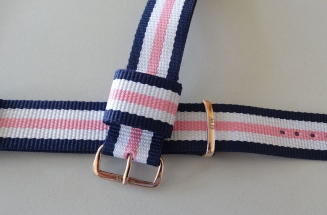 Paski Daniel Wellington NATO 20mm różowe do zegarka złota klamra.