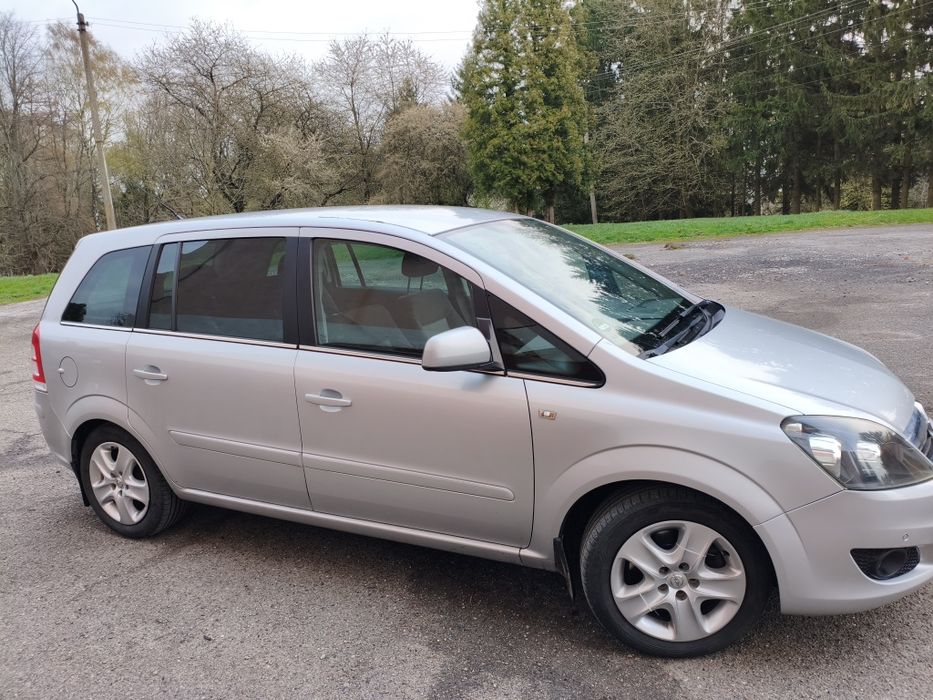 Продам автомобіль Opel Zafira B