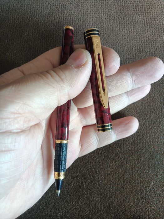 Caneta Waterman Rollerball vermelha e dourada