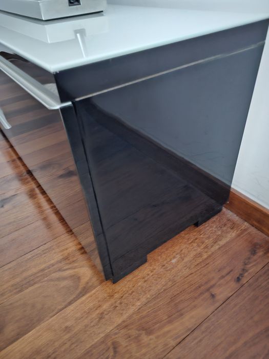 Móvel TV IKEA BESTA BURS 180x41x49 cm c/ tampo em vidro lacado branco