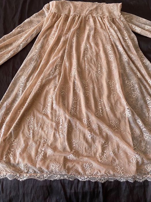 Святкова ніжна сукня