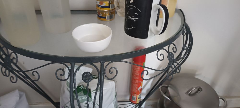 Mesinha com tampo de vidro