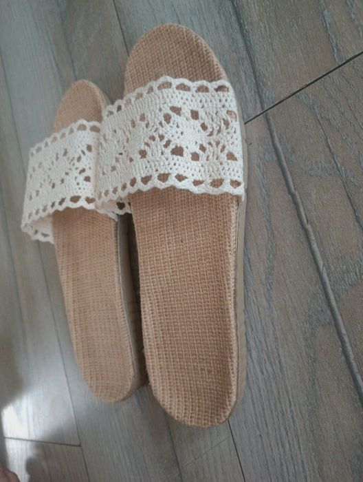 Damskie klapki koronkowe