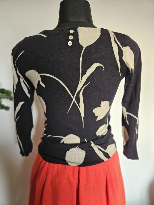 Sweter czarny w tulipany