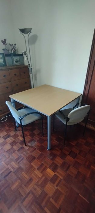 Mesa 1m x 1m (duas cadeiras de oferta)