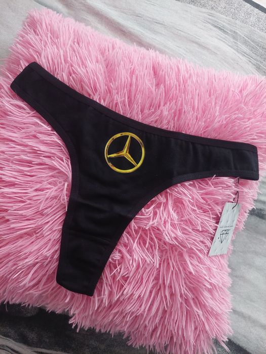 Czarne stringi damskie z logo mercedesa