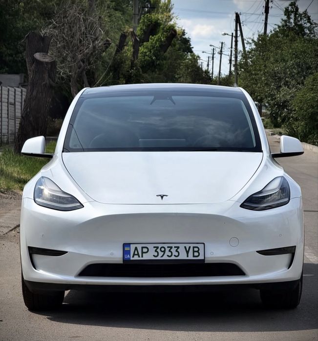 Tesla model Y 2020 рік