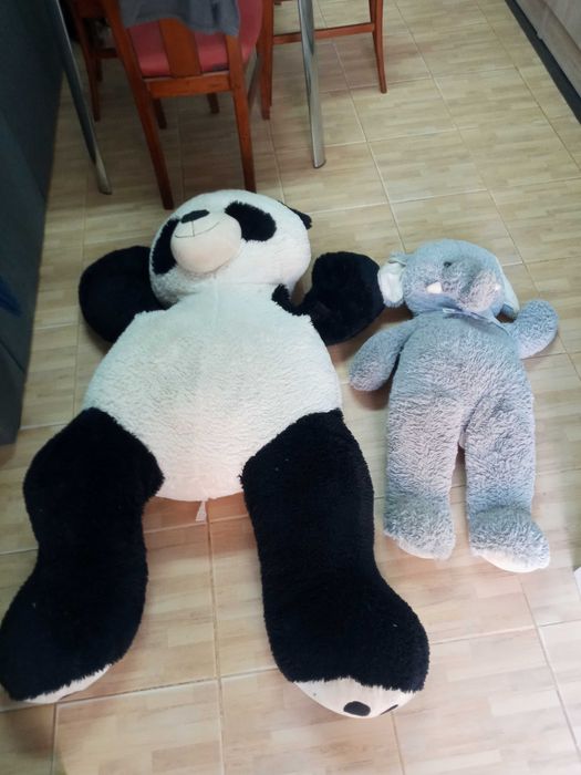 2 peluches grandes o panda mede 1.40 o elefante 90cm