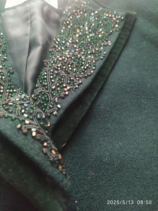 Продам костюм женский.