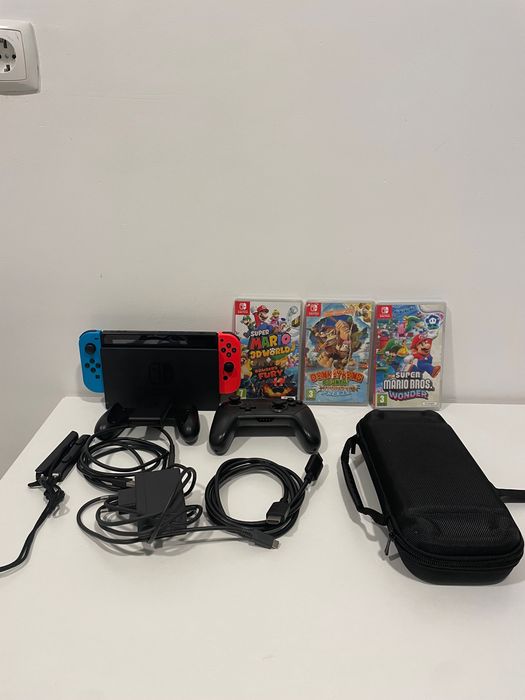Nintendo Switch + Cartão de Memória 64GB + Comando Extra