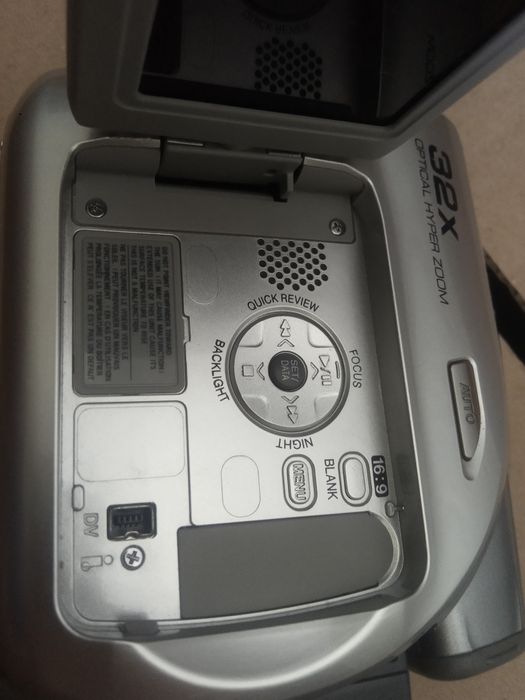 Видеокамера JVC GR-D320E